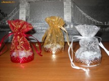 Marturie nunta/ botez. Sac/ saculet organza cu baza rotunda, cutie/ cutiuta carton.  Culori visiniu/ rosu, auriu/ galben, argintiu/ gri. foto