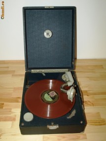 Gramofon portabil model Supraphon GP03 foto