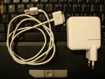 Apple iPod incarcator foto