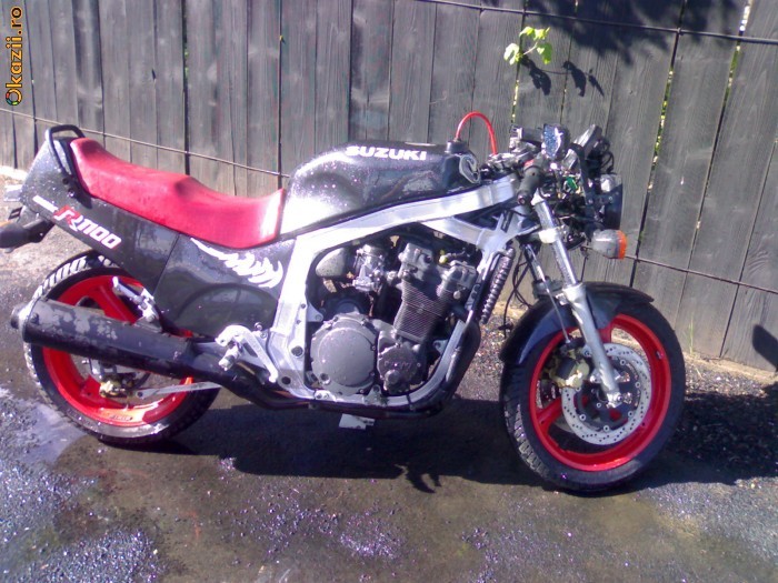 Vand\Dezmembrez Suzuki gsxr 1100 foto mare