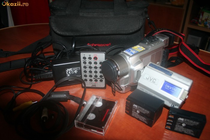 CAMERA VIDEO JVC  - miniDV ( 520 linii)+Geanta,si BATERIE MARE foto mare