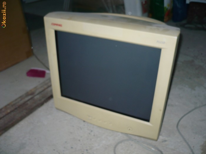 Monitor CRT Compaq P1210 22 inch flat screen foto mare