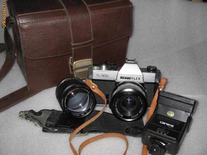VAND KIT REVUEFLEX TL300 CU 2 OBIECTIVE SI BLITZ,IMPECABILE foto mare