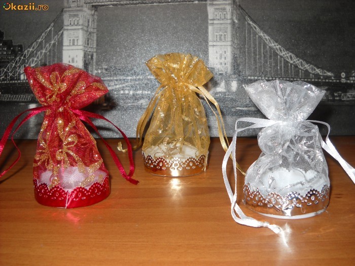 Marturie nunta/ botez. Sac/ saculet organza cu baza rotunda, cutie/ cutiuta carton.  Culori visiniu/ rosu, auriu/ galben, argintiu/ gri. foto mare