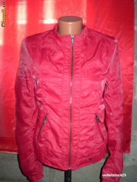 JACHETA BERSHKA DAMA foto mare