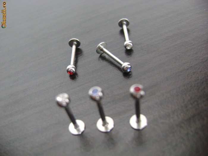 PIERCING BUZA OTEL CHIRURGICAL CU PIETRE foto mare