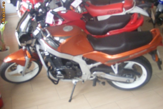 Motocicleta Suzuki GS500 /1994 . foto mare