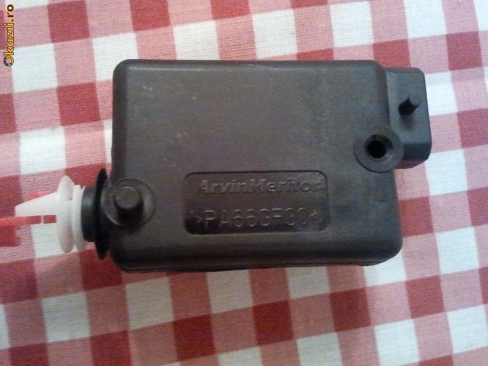 Motoras (actuator) nou capota portbagaj Renault Clio II Symbol (an 2003) foto mare