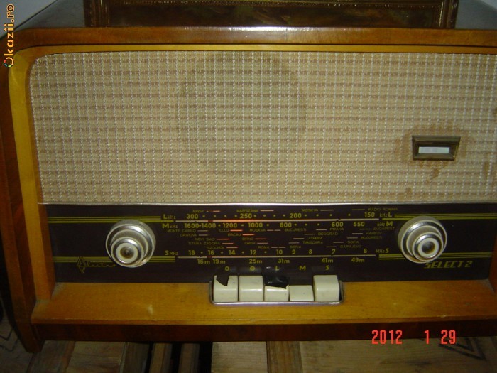 Radio vechi pe lampi foto mare