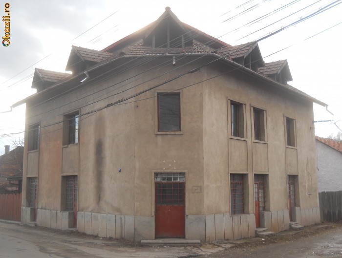 Imobil cu etaj situat in orasul Petrosani, judetul Hunedoara foto mare